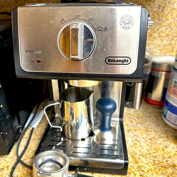 De'longhi 15 bar pump espresso machine